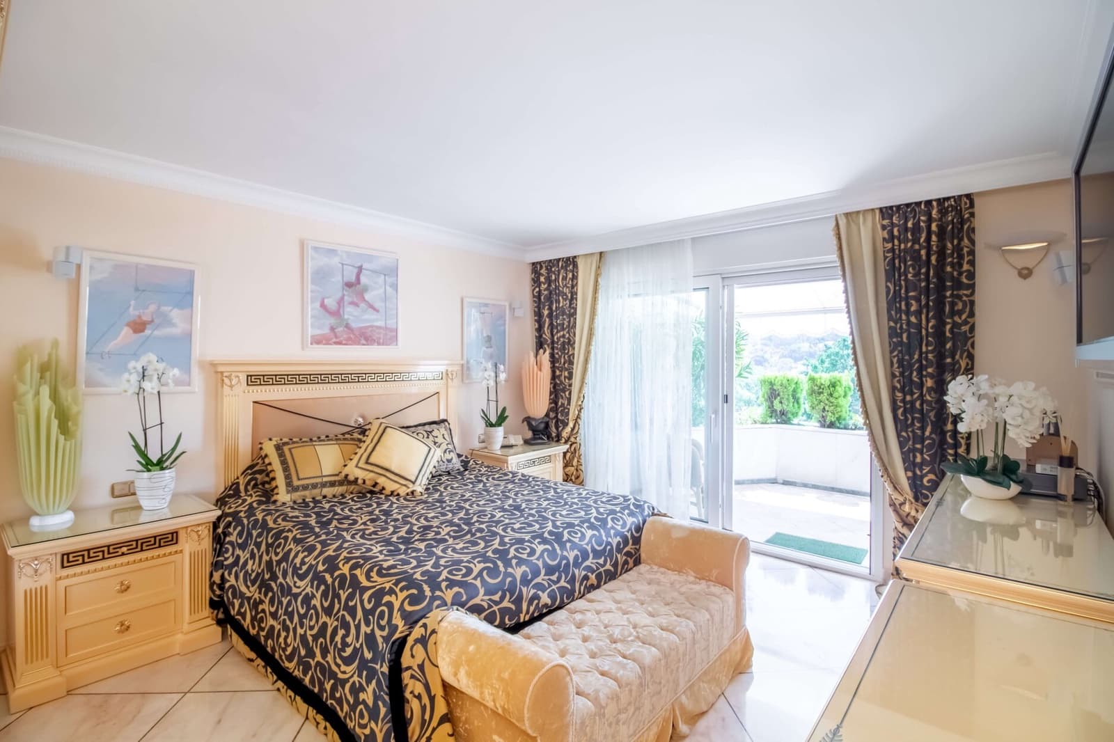 4 sypialnia Apartament na sprzedaż w Nueva Andalucia z basenem - 1 950 000 € (Ref: 3916320)