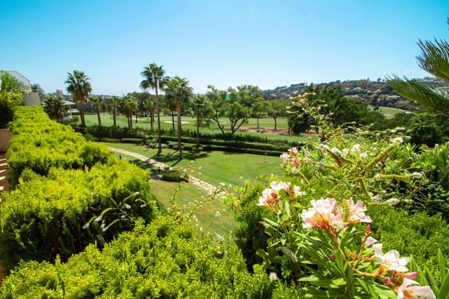 4 soverom Leilighet til salgs i Las Brisas, Marbella med svømmebasseng - € 1 950 000 (Ref: 3916320)