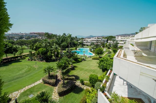 4 soverom Leilighet til salgs i Las Brisas, Marbella med svømmebasseng - € 1 950 000 (Ref: 3916320)