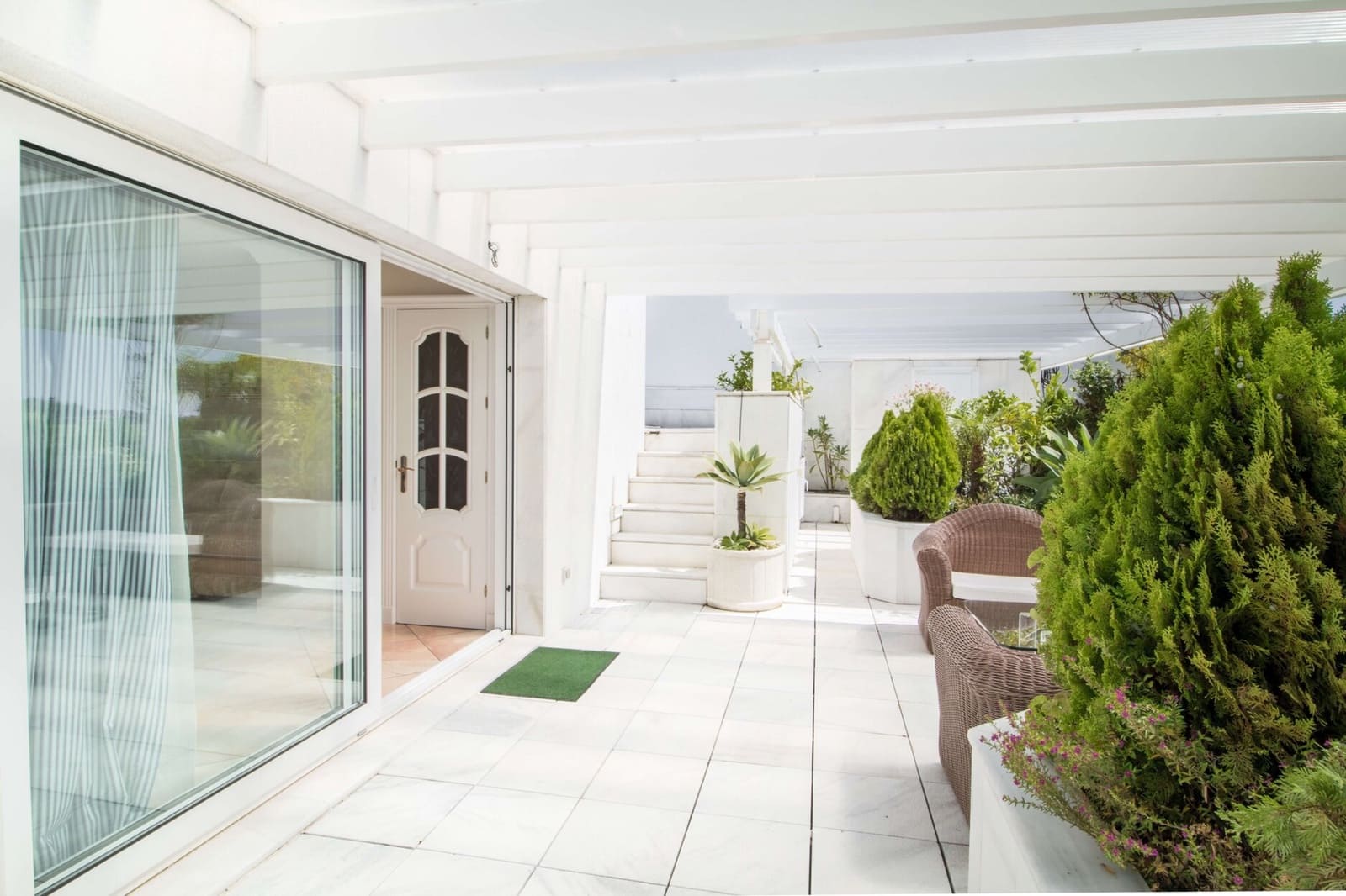 4 sypialnia Apartament na sprzedaż w Nueva Andalucia z basenem - 1 950 000 € (Ref: 3916320)