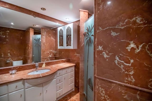 4 soverom Leilighet til salgs i Las Brisas, Marbella med svømmebasseng - € 1 950 000 (Ref: 3916320)