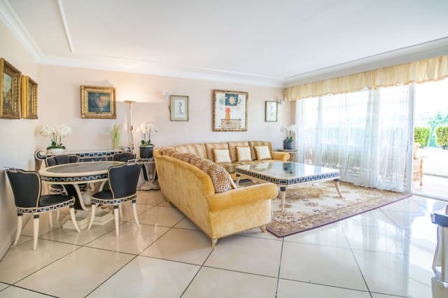 4 soverom Leilighet til salgs i Las Brisas, Marbella med svømmebasseng - € 1 950 000 (Ref: 3916320)