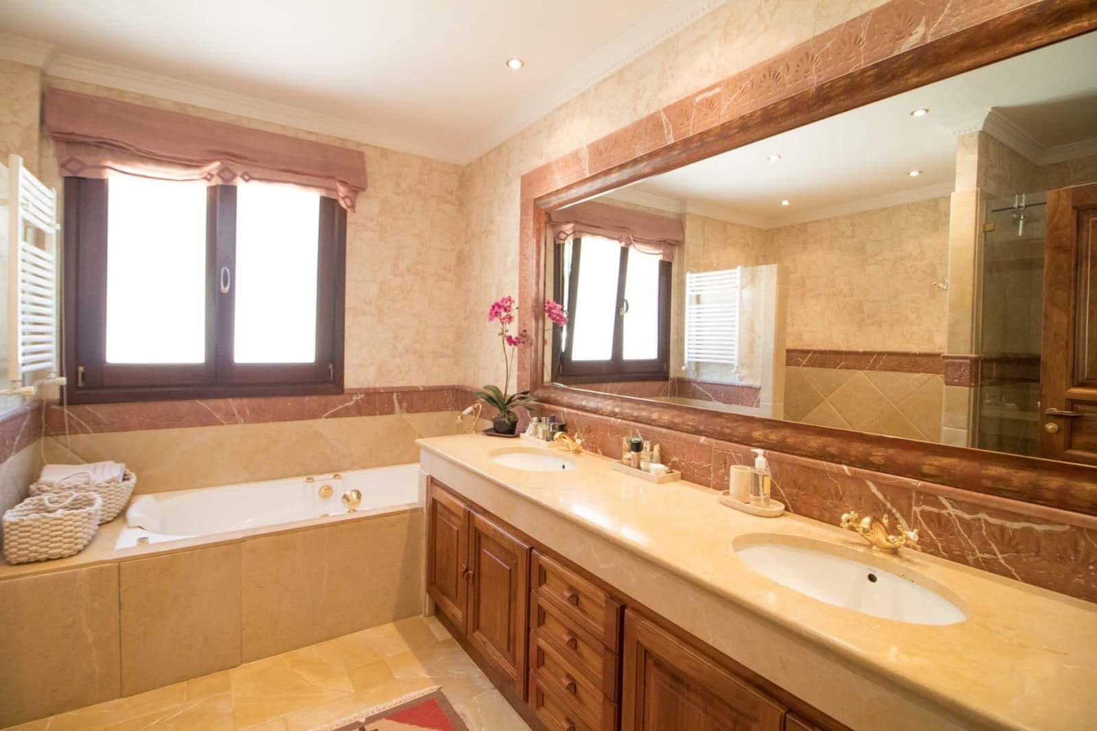 Villa/Maison de 4 chambres de location de vacances à Golden Mile avec piscine garage - 5 000 € (Ref: 3947424)