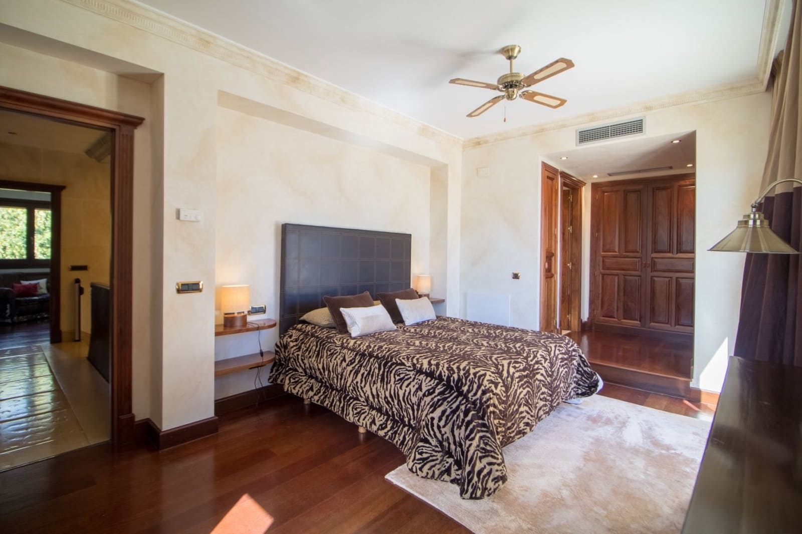 Villa/Maison de 4 chambres de location de vacances à Golden Mile avec piscine garage - 5 000 € (Ref: 3947424)