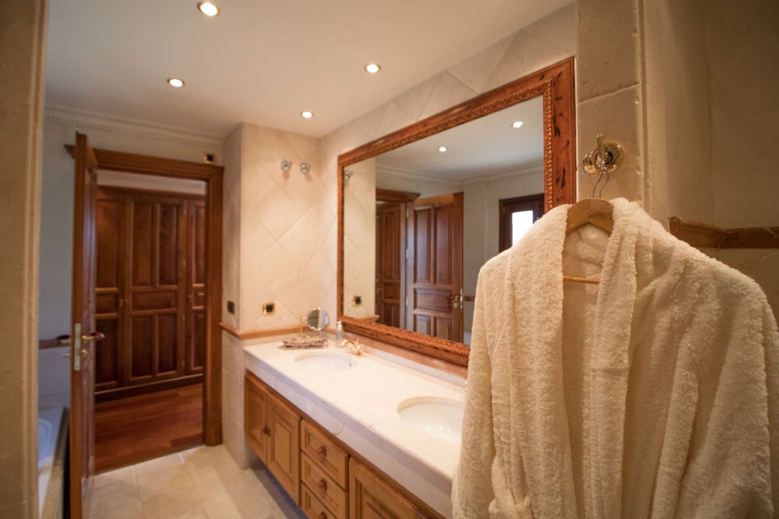 Villa/Maison de 4 chambres de location de vacances à Golden Mile avec piscine garage - 5 000 € (Ref: 3947424)