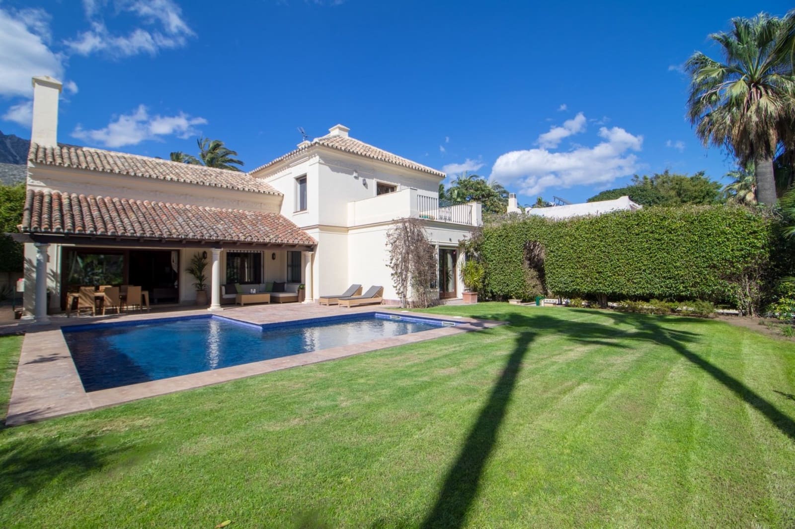 Villa/Maison de 4 chambres de location de vacances à Golden Mile avec piscine garage - 5 000 € (Ref: 3947424)