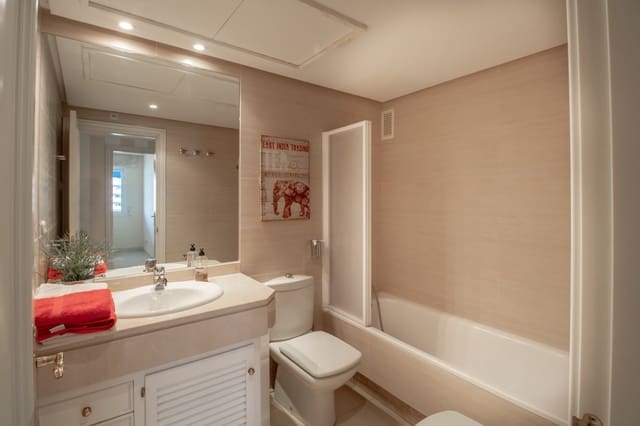   2 soveværelse   ferieLejlighed i Marbella med   swimmingpool  garage  - € 1.800 (Ref: 4505961)