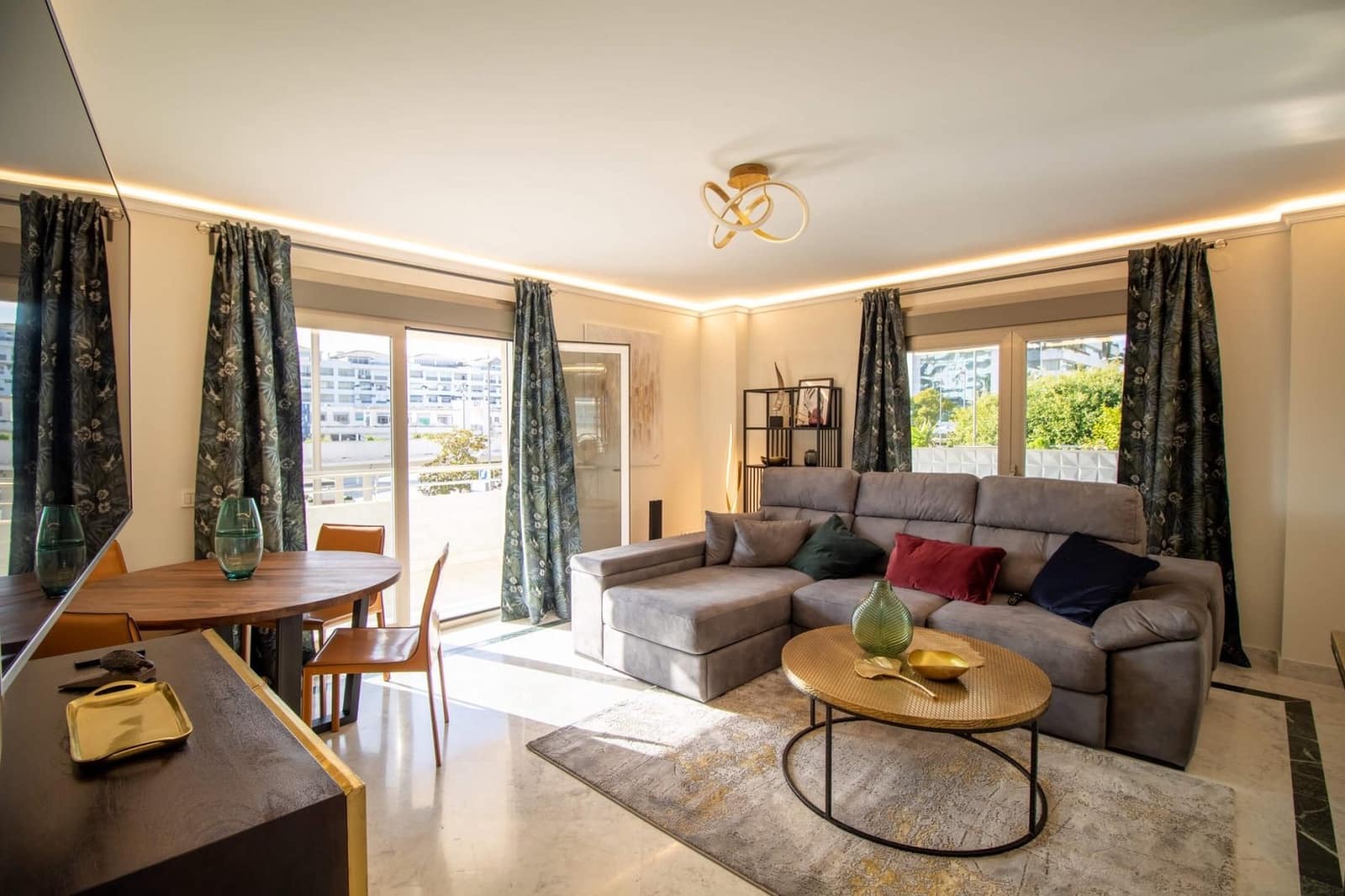 2 bedroom Apartment for sale in Marbella with pool - € 800,000 (Ref: 5016332)