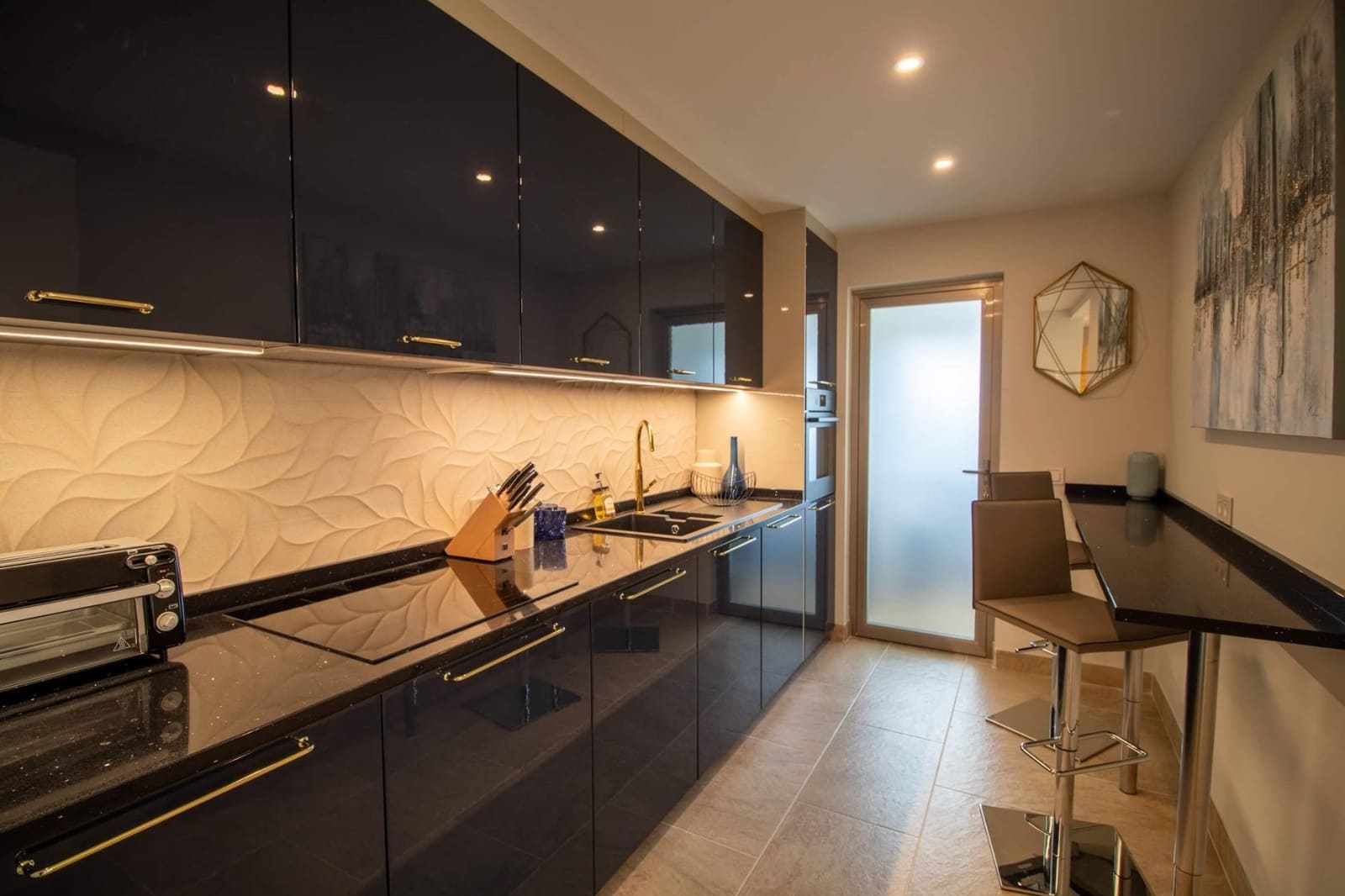 2 bedroom Apartment for sale in Marbella with pool - € 800,000 (Ref: 5016332)