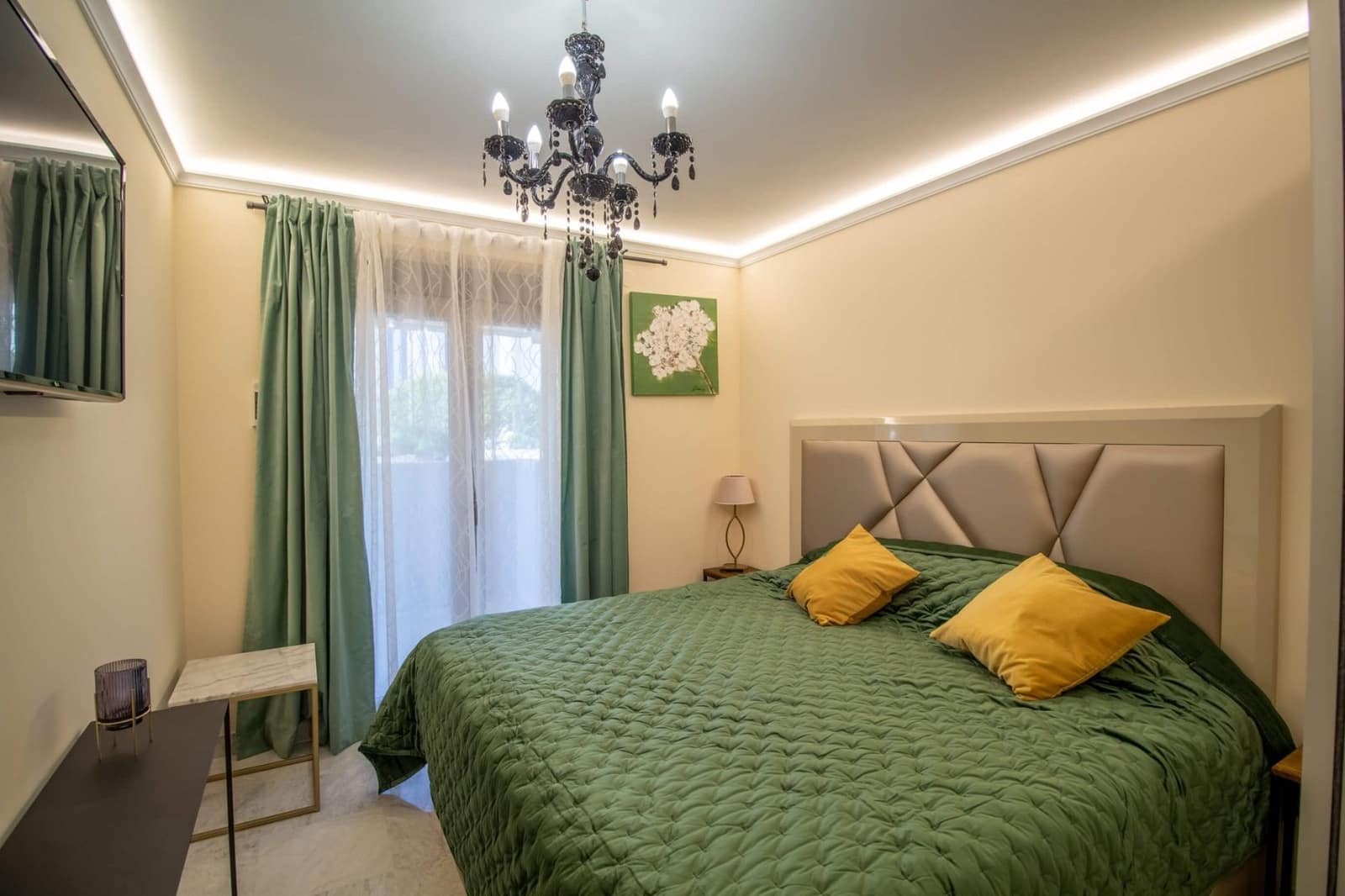 2 bedroom Apartment for sale in Marbella with pool - € 800,000 (Ref: 5016332)
