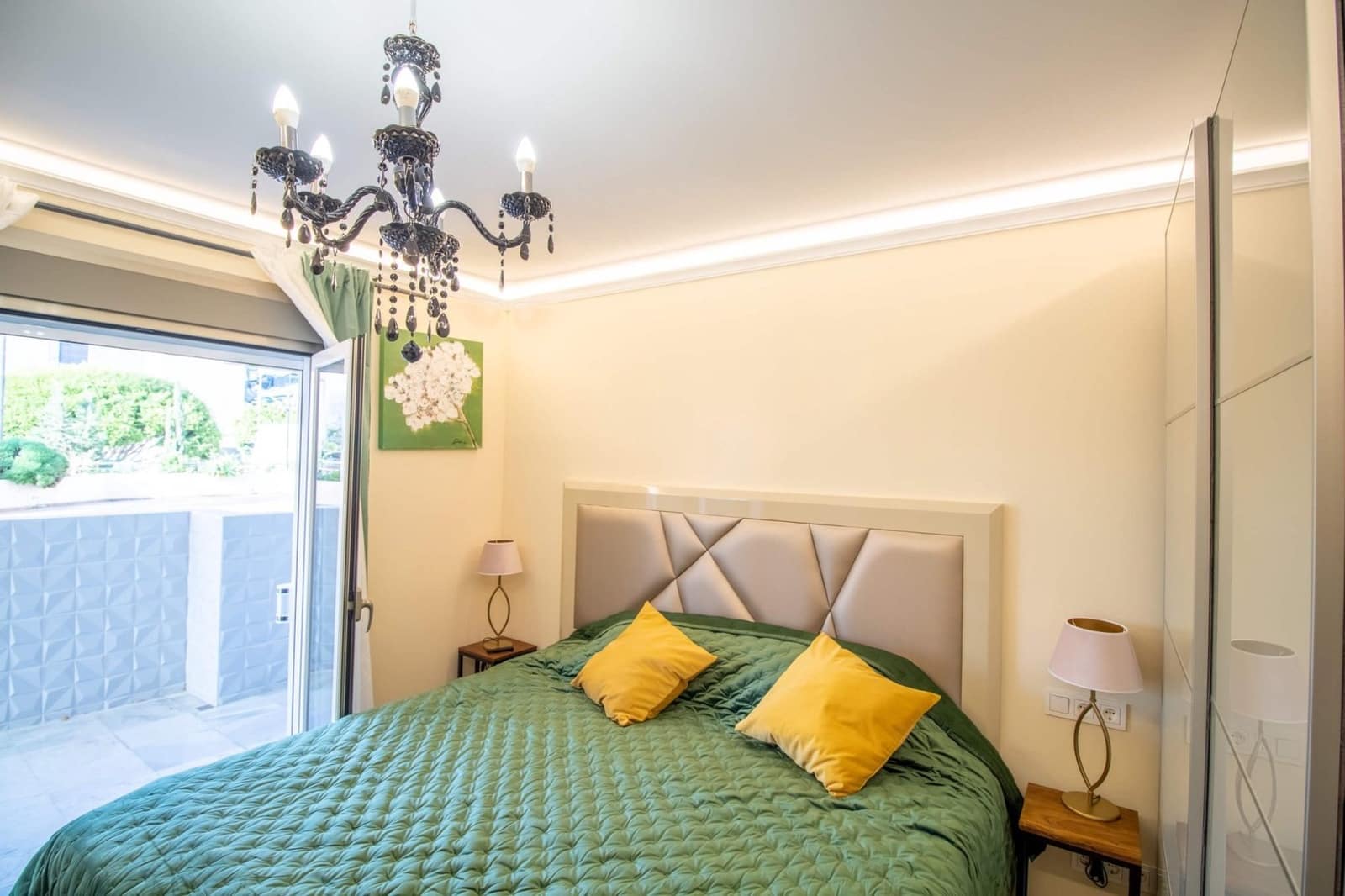 2 bedroom Apartment for sale in Marbella with pool - € 800,000 (Ref: 5016332)