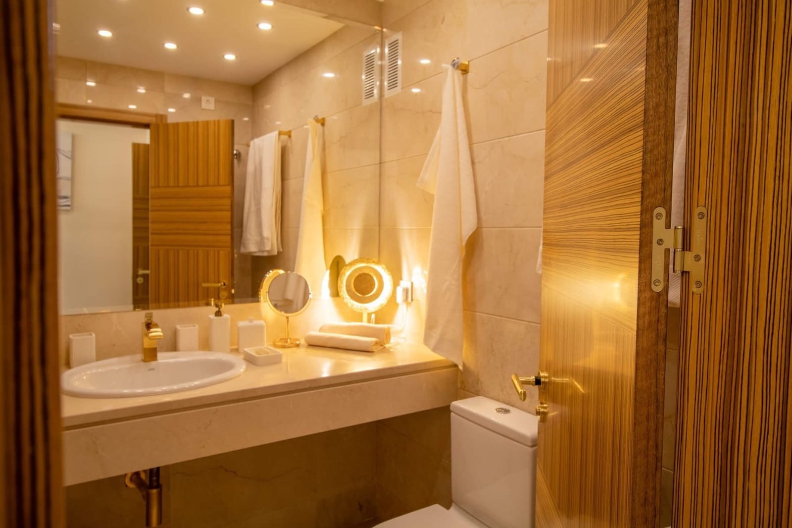 2 bedroom Apartment for sale in Marbella with pool - € 800,000 (Ref: 5016332)
