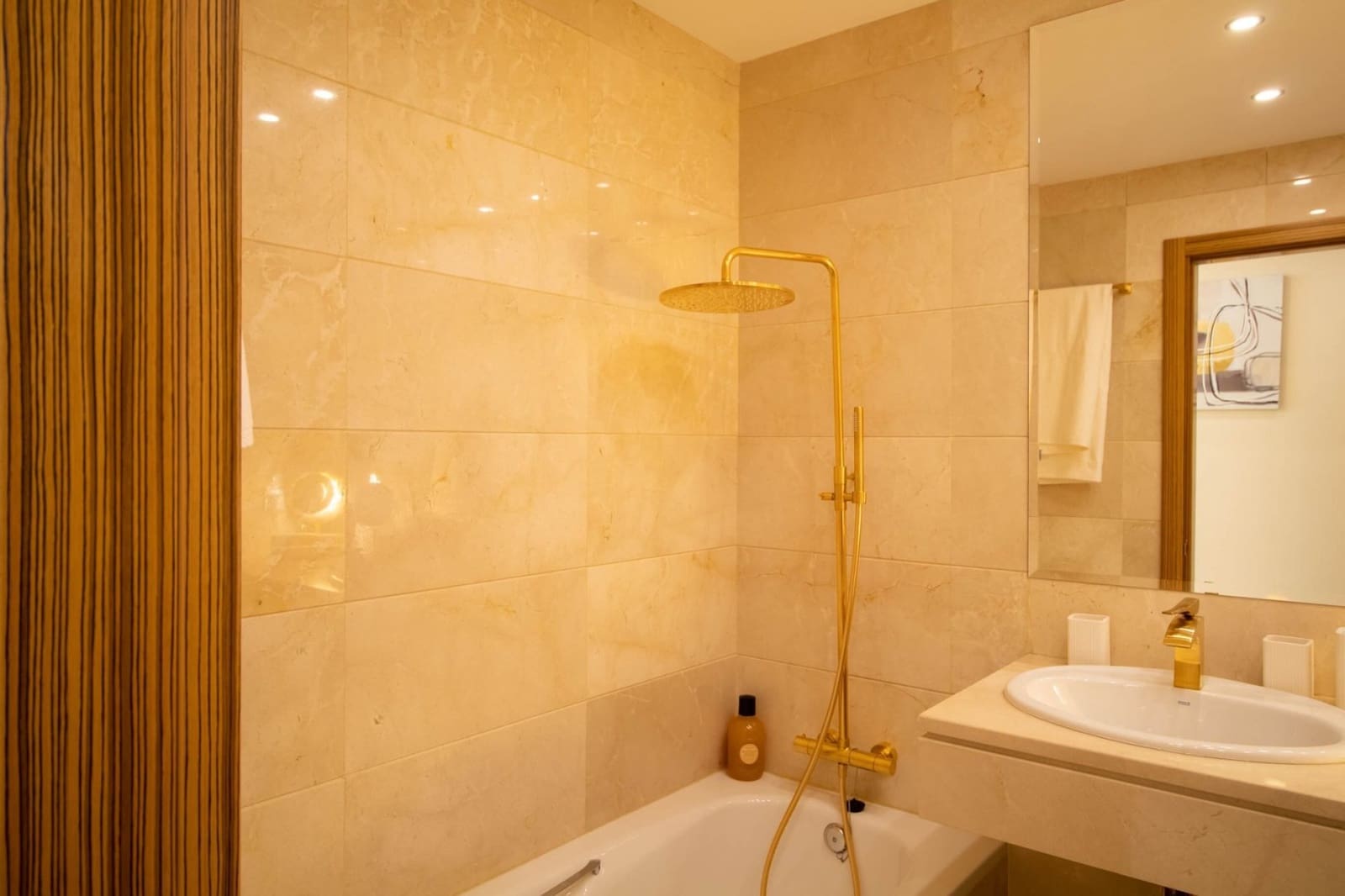 2 bedroom Apartment for sale in Marbella with pool - € 800,000 (Ref: 5016332)