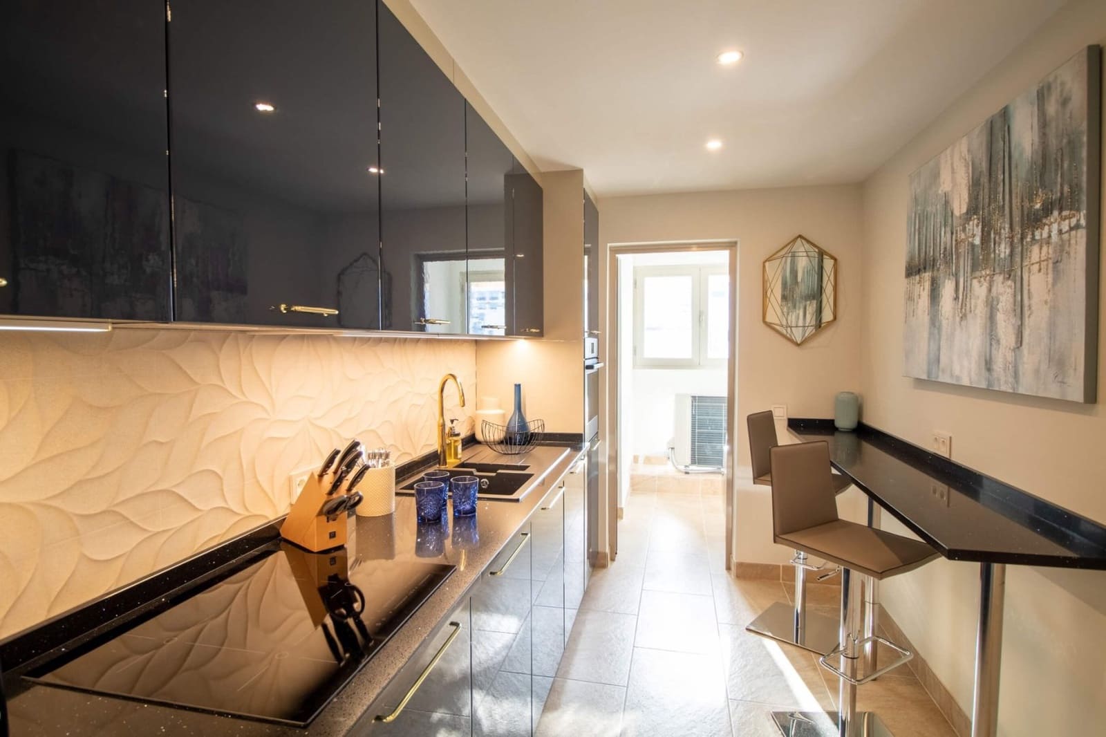 2 bedroom Apartment for sale in Marbella with pool - € 800,000 (Ref: 5016332)