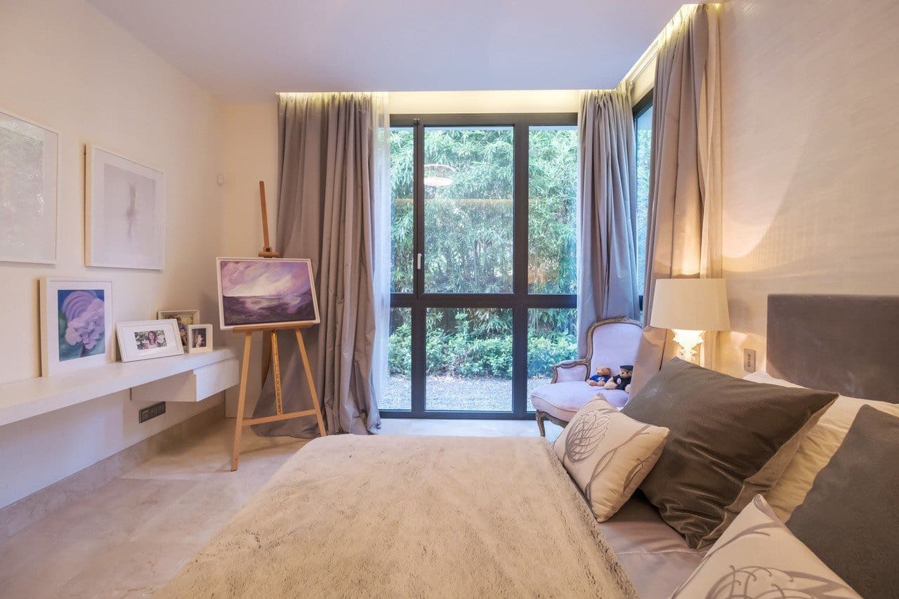 4 sypialnia Apartament na sprzedaż w Marbella z basenem garażem - 1 900 000 € (Ref: 5540635)