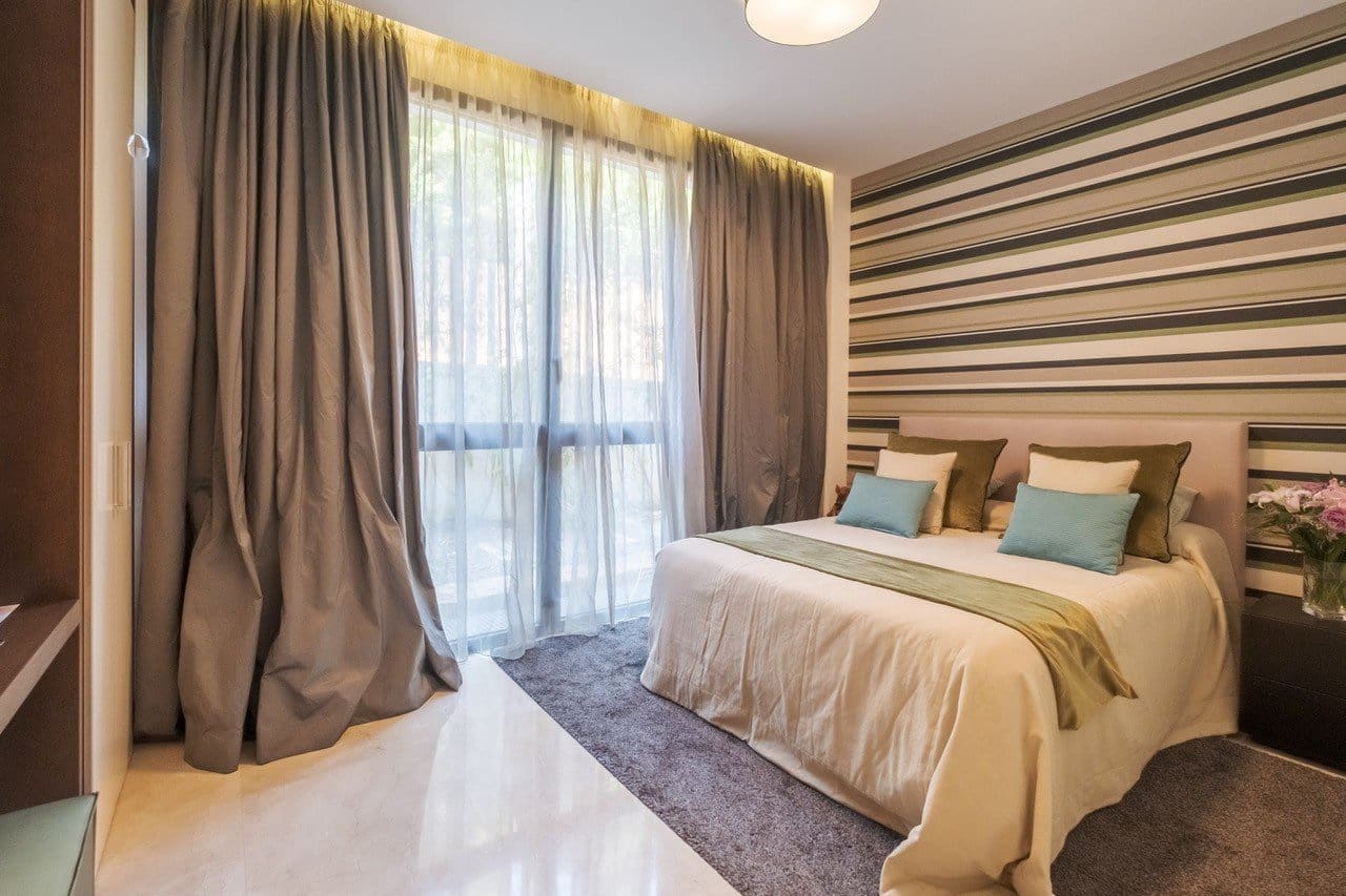 4 sypialnia Apartament na sprzedaż w Marbella z basenem garażem - 1 900 000 € (Ref: 5540635)