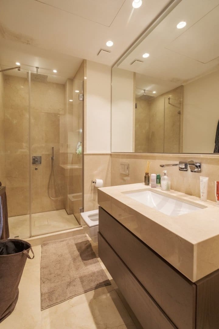 4 sypialnia Apartament na sprzedaż w Marbella z basenem garażem - 1 900 000 € (Ref: 5540635)