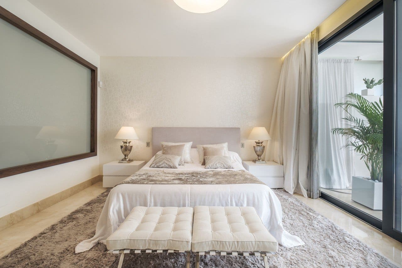 4 sypialnia Apartament na sprzedaż w Marbella z basenem garażem - 1 900 000 € (Ref: 5540635)