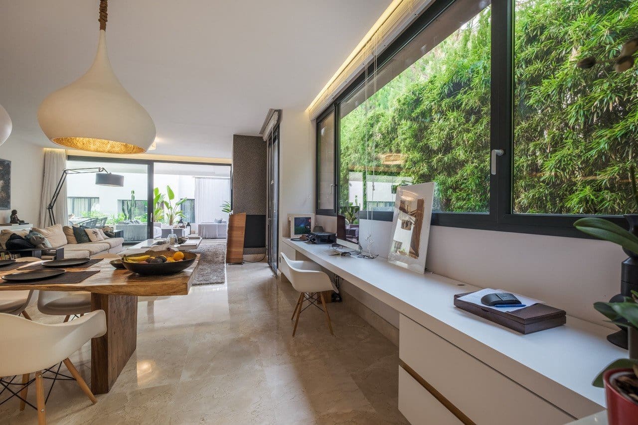 4 sypialnia Apartament na sprzedaż w Marbella z basenem garażem - 1 900 000 € (Ref: 5540635)