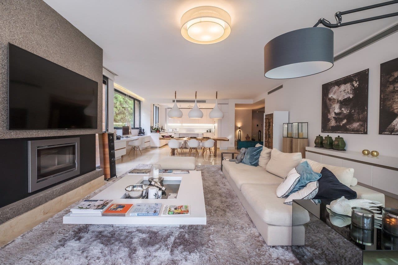 4 sypialnia Apartament na sprzedaż w Marbella z basenem garażem - 1 900 000 € (Ref: 5540635)