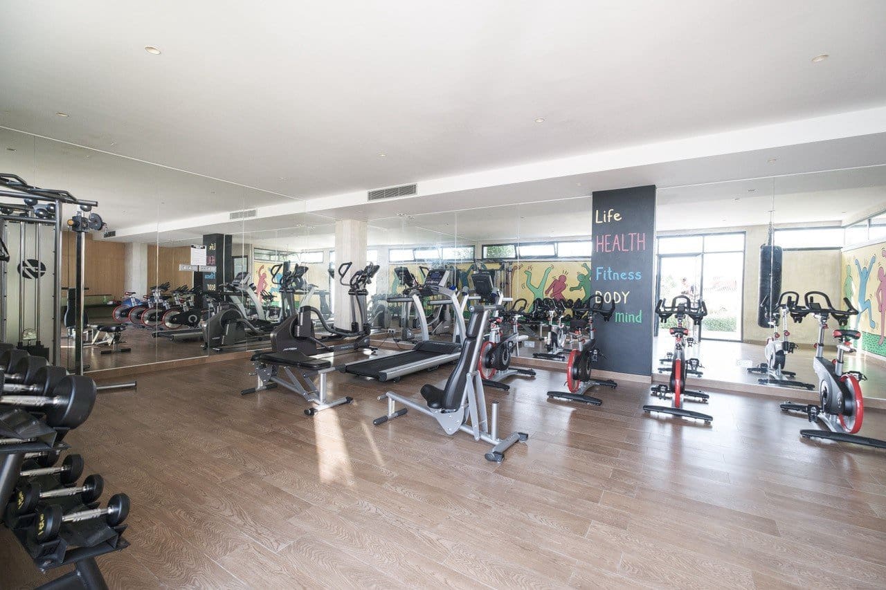 4 sypialnia Apartament na sprzedaż w Marbella z basenem garażem - 1 900 000 € (Ref: 5540635)