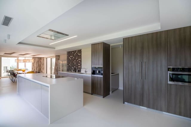 5 makuuhuone Huvila myytävänä paikassa La Zagaleta, Benahavís mukana uima-altaan - 9 400 000 € (Ref: 7034317)