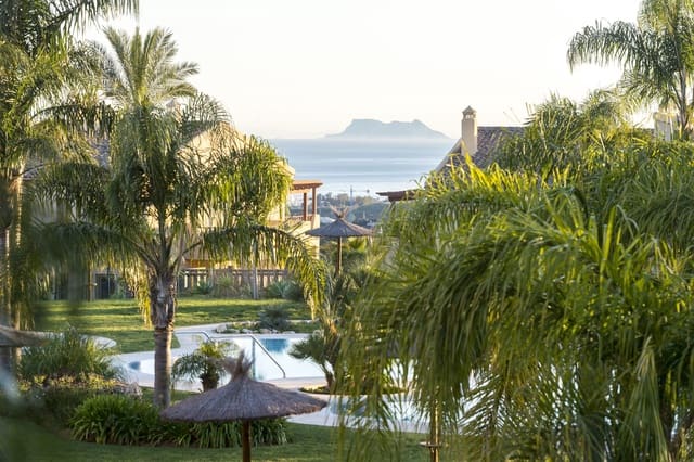 2 bedroom Apartment for sale in El Paraíso, Benahavís with pool - € 495,000 (Ref: 7474192)