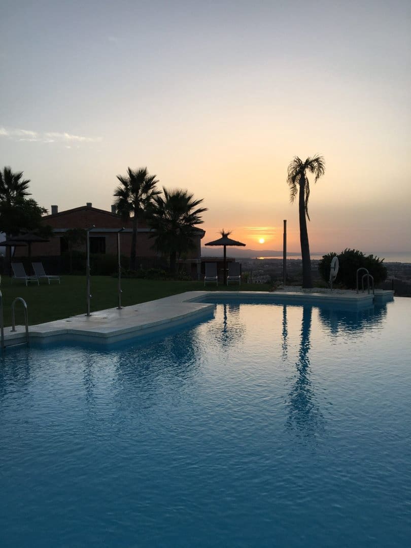 2 bedroom Apartment for sale in Benahavis with pool garage - € 495,000 (Ref: 7474192)