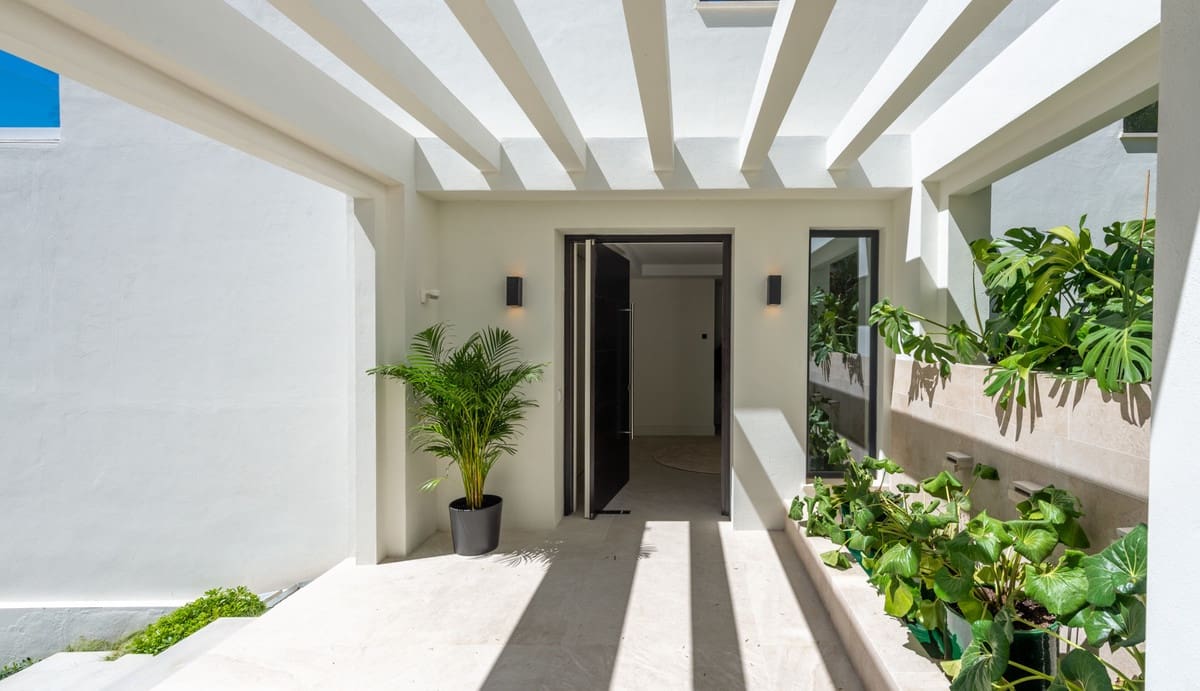 5 soverom Villa til salgs i Rio Real med svømmebasseng - € 5 000 000 (Ref: 7616306)