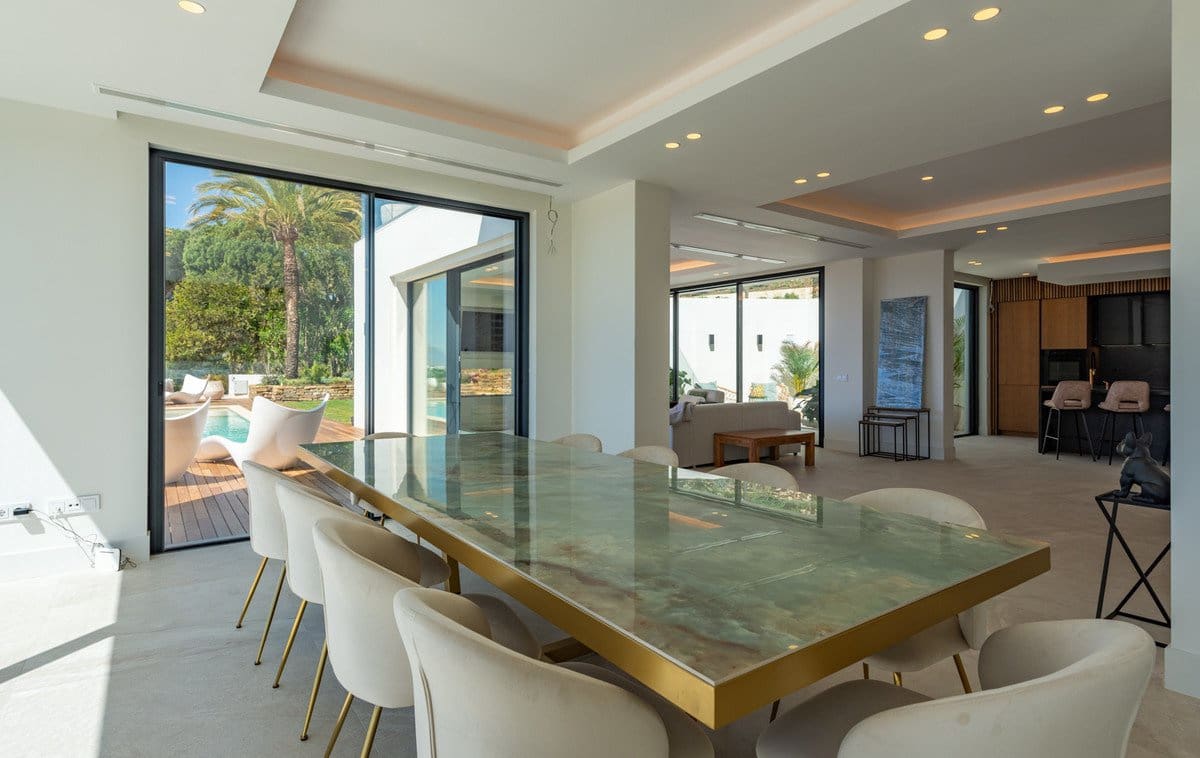 5 bedroom Villa for sale in Rio Real with pool garage - € 5,000,000 (Ref: 7616306)