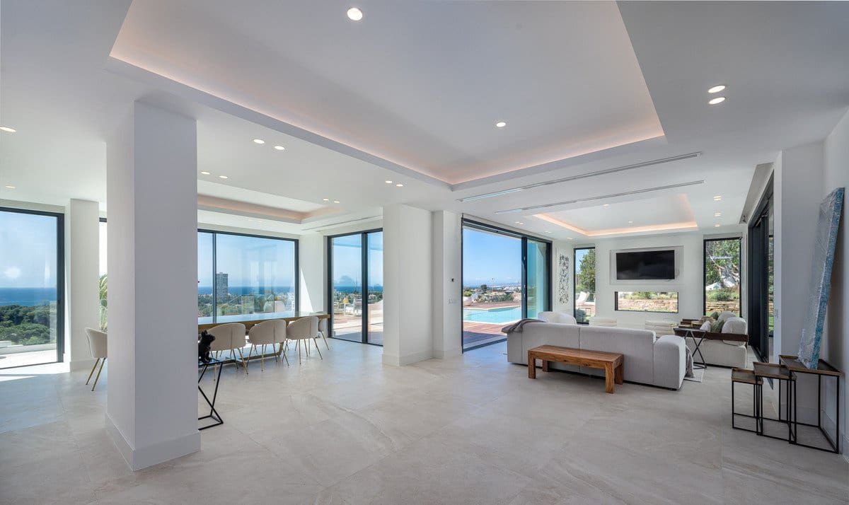 5 bedroom Villa for sale in Rio Real with pool garage - € 5,000,000 (Ref: 7616306)