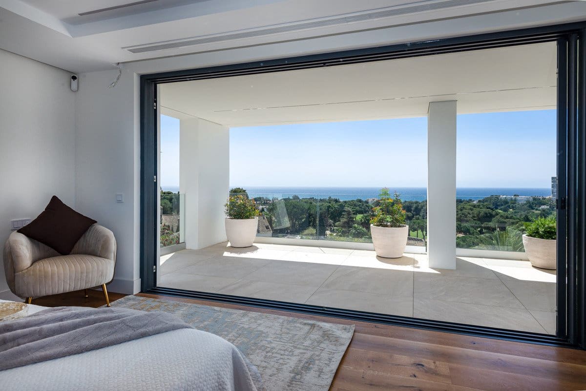 5 bedroom Villa for sale in Rio Real with pool garage - € 5,000,000 (Ref: 7616306)