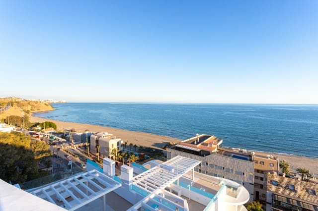2 slaapkamer Appartement te koop in Las Gaviotas  - Carvajal, Fuengirola met zwembad - € 739.000 (Ref: 7653207)