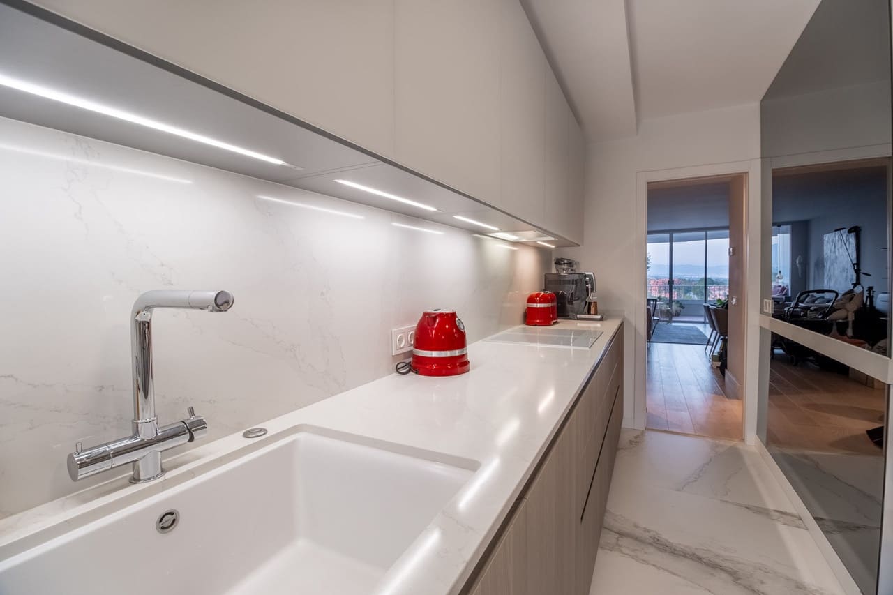 2 bedroom Apartment for sale in Puerto Banus with pool - € 770,000 (Ref: 7692706)