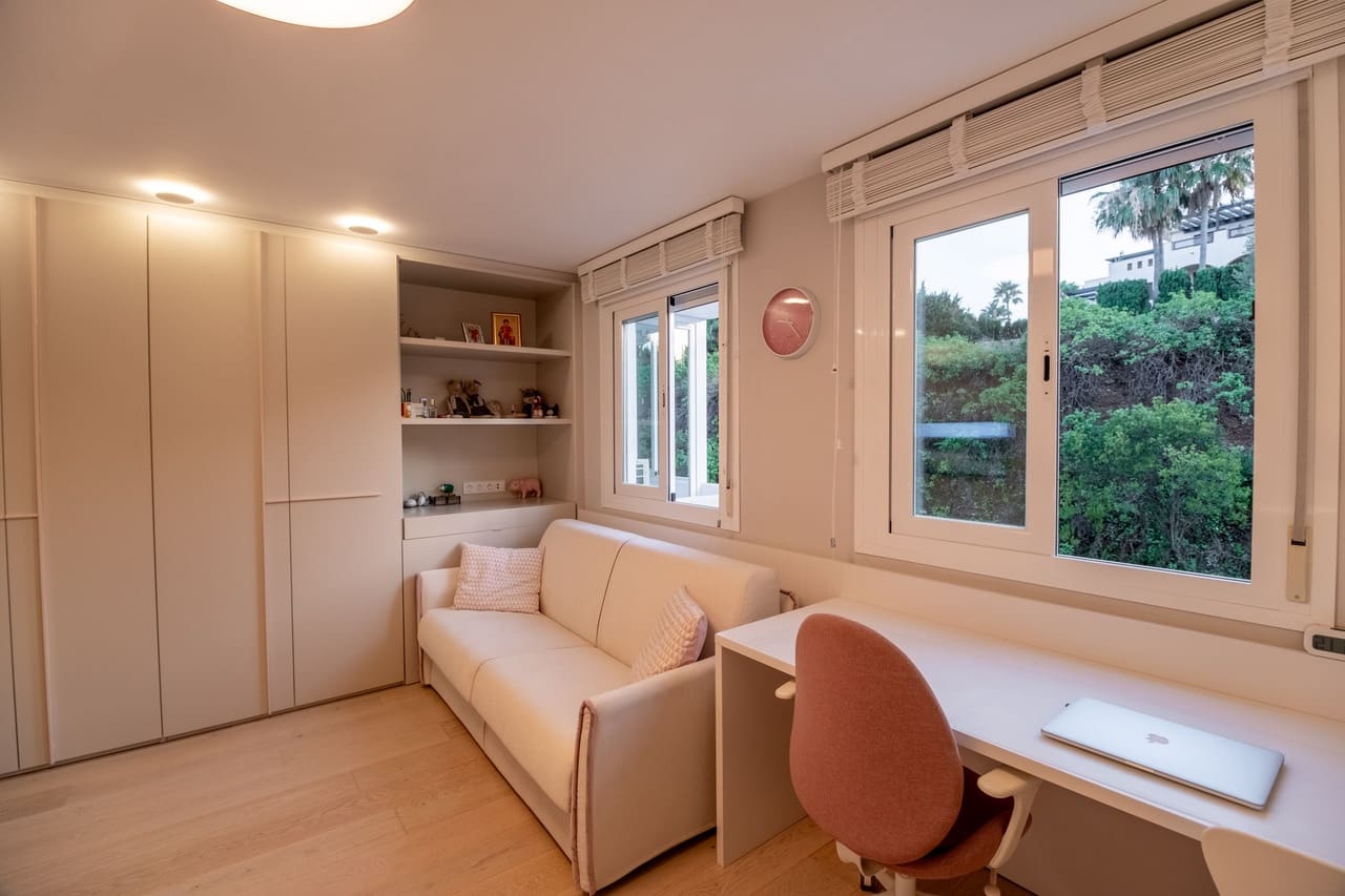 2 bedroom Apartment for sale in Puerto Banus with pool - € 770,000 (Ref: 7692706)