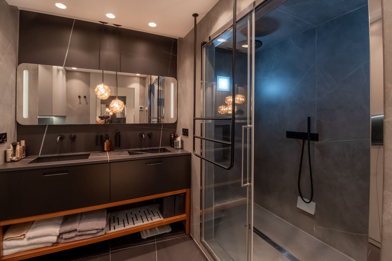 2 bedroom Apartment for sale in Puerto Banus with pool - € 770,000 (Ref: 7692706)