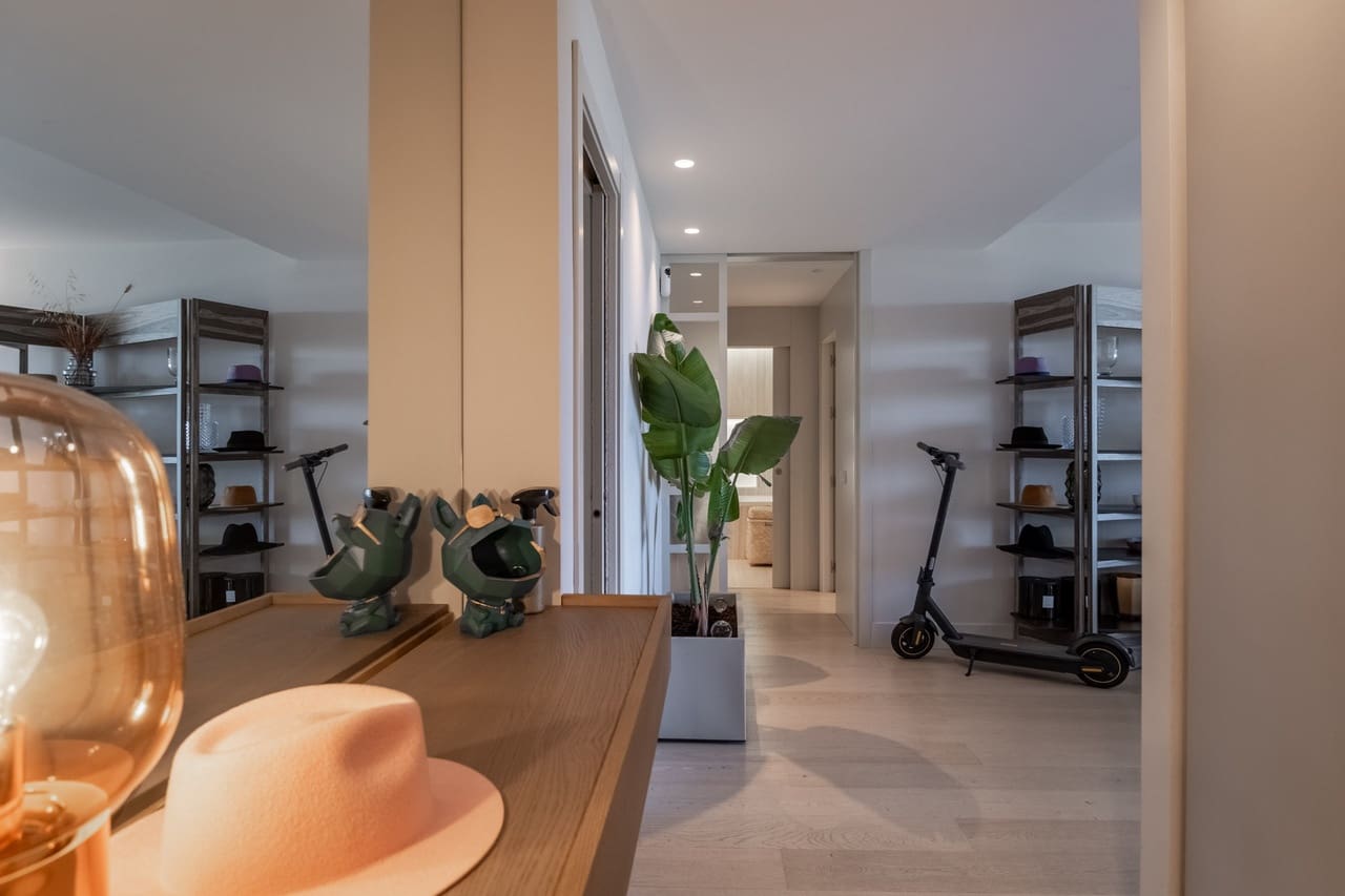 2 bedroom Apartment for sale in Puerto Banus with pool - € 770,000 (Ref: 7692706)