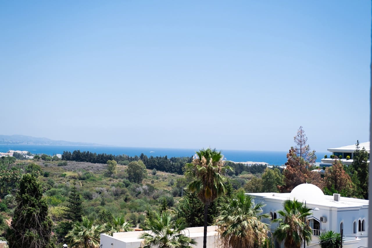 2 bedroom Apartment for sale in Puerto Banus with pool - € 770,000 (Ref: 7692706)