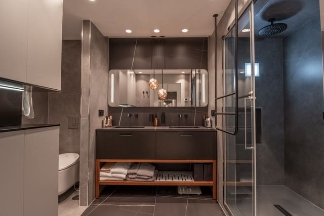 Apartamento de 2 habitaciones en Puerto Banus, Marbella en venta con piscina - 770.000 € (Ref: 7692706)