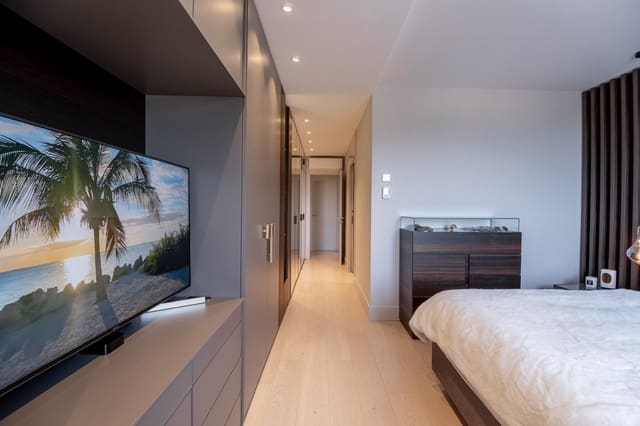 2 soverom Leilighet til salgs i Puerto Banus, Marbella med svømmebasseng garasje - € 830 000 (Ref: 7692706)