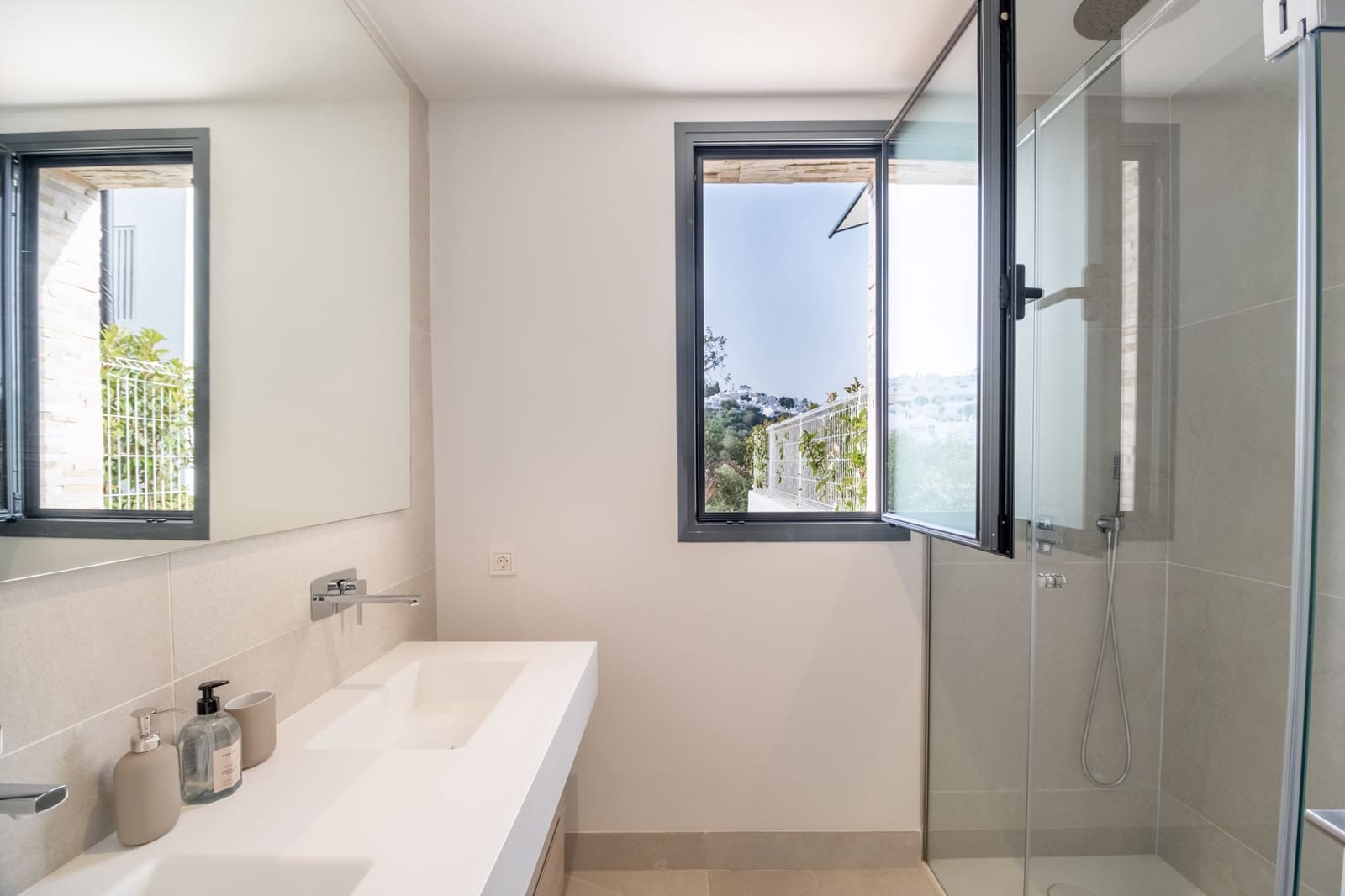 3 soveværelse Lejlighed til salg i Artola med swimmingpool - € 1.100.000 (Ref: 7705672)