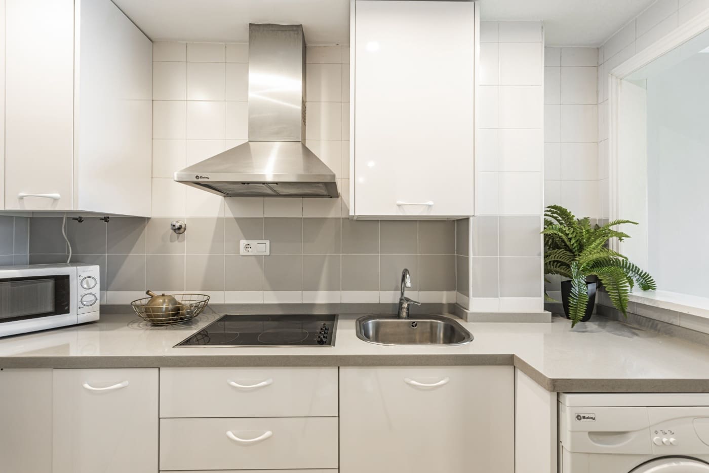 2 bedroom Apartment for sale in Nueva Andalucia with pool - € 415,000 (Ref: 7767295)