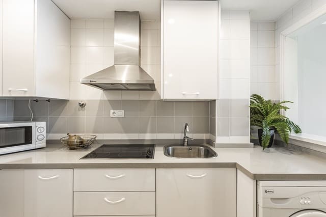 Apartamento de 2 habitaciones en Nueva Andalucía Centro, Marbella en venta con piscina - 415.000 € (Ref: 7767295)