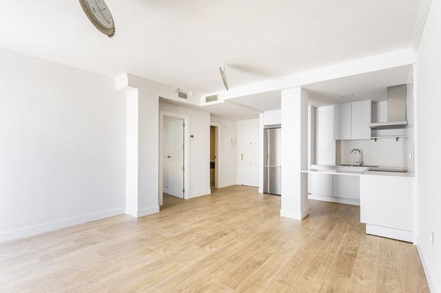 Apartamento de 2 habitaciones en Nueva Andalucía Centro, Marbella en venta con piscina - 415.000 € (Ref: 7767295)