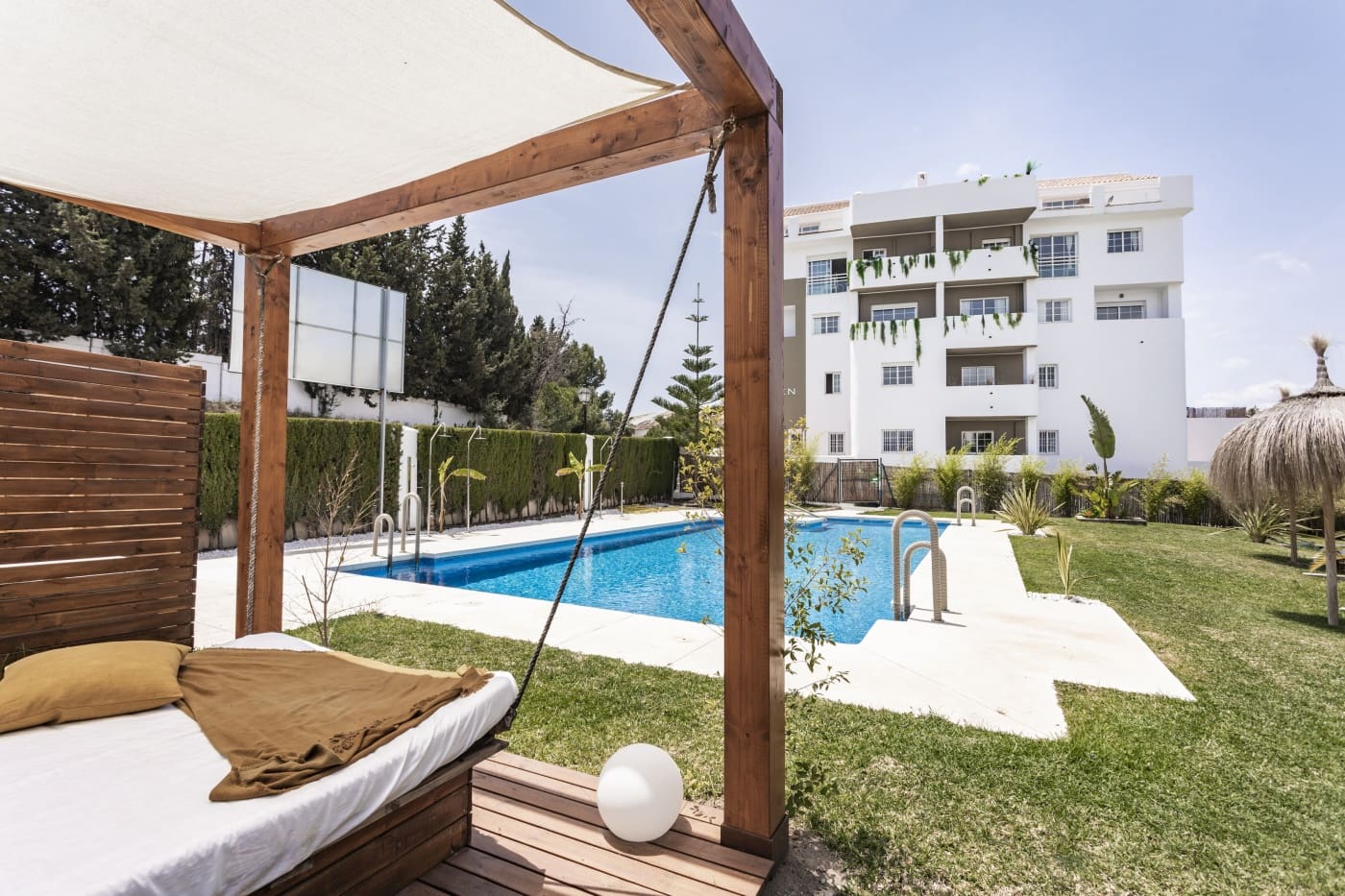 Apartamento de 2 habitaciones en Nueva Andalucia en venta con piscina - 415.000 € (Ref: 7767295)