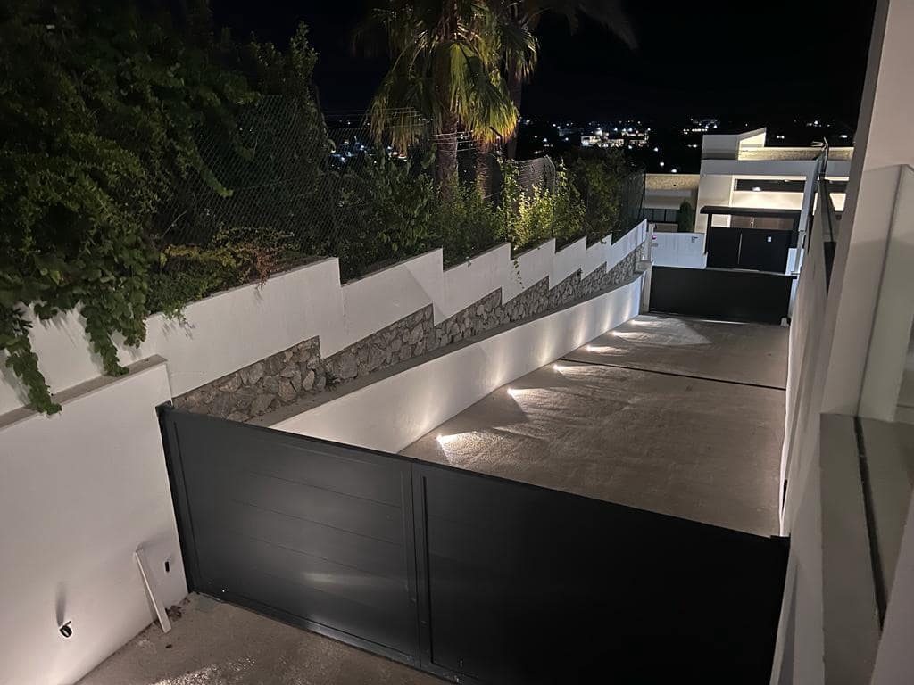 6 sovrum Villa till salu i Benahavis med pool - 4 980 000 € (Ref: 8162732)