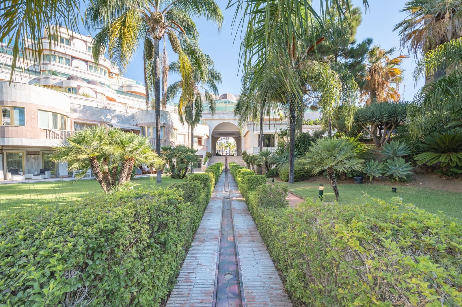 3 quarto Apartamento para venda em Puerto Banus com piscina - 3 200 000 € (Ref: 8162733)