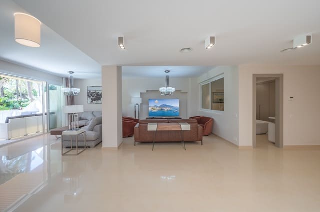 6 soveværelse Lejlighed til salg i Puerto Banus, Marbella med swimmingpool - € 4.205.000 (Ref: 8162734)