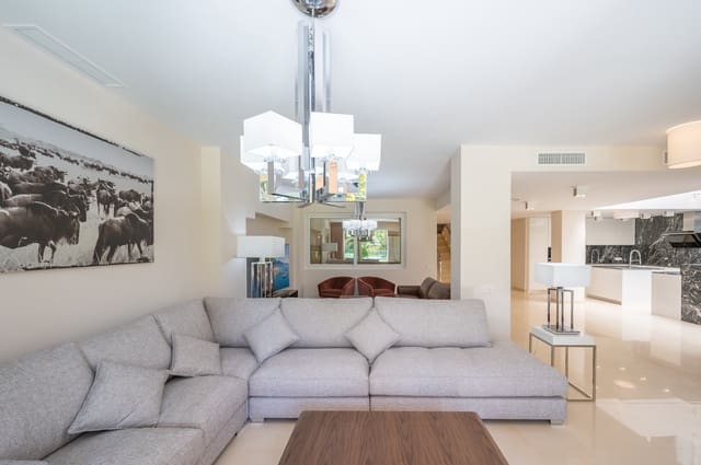 6 soveværelse Lejlighed til salg i Puerto Banus, Marbella med swimmingpool - € 4.205.000 (Ref: 8162734)