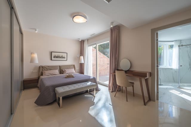 6 soveværelse Lejlighed til salg i Puerto Banus, Marbella med swimmingpool - € 4.205.000 (Ref: 8162734)